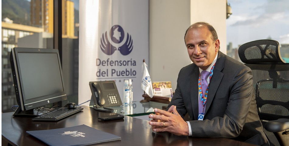Defensor Colorado Defensor del Pueblo habla sobre regreso 100% a la presencialidad - Portada